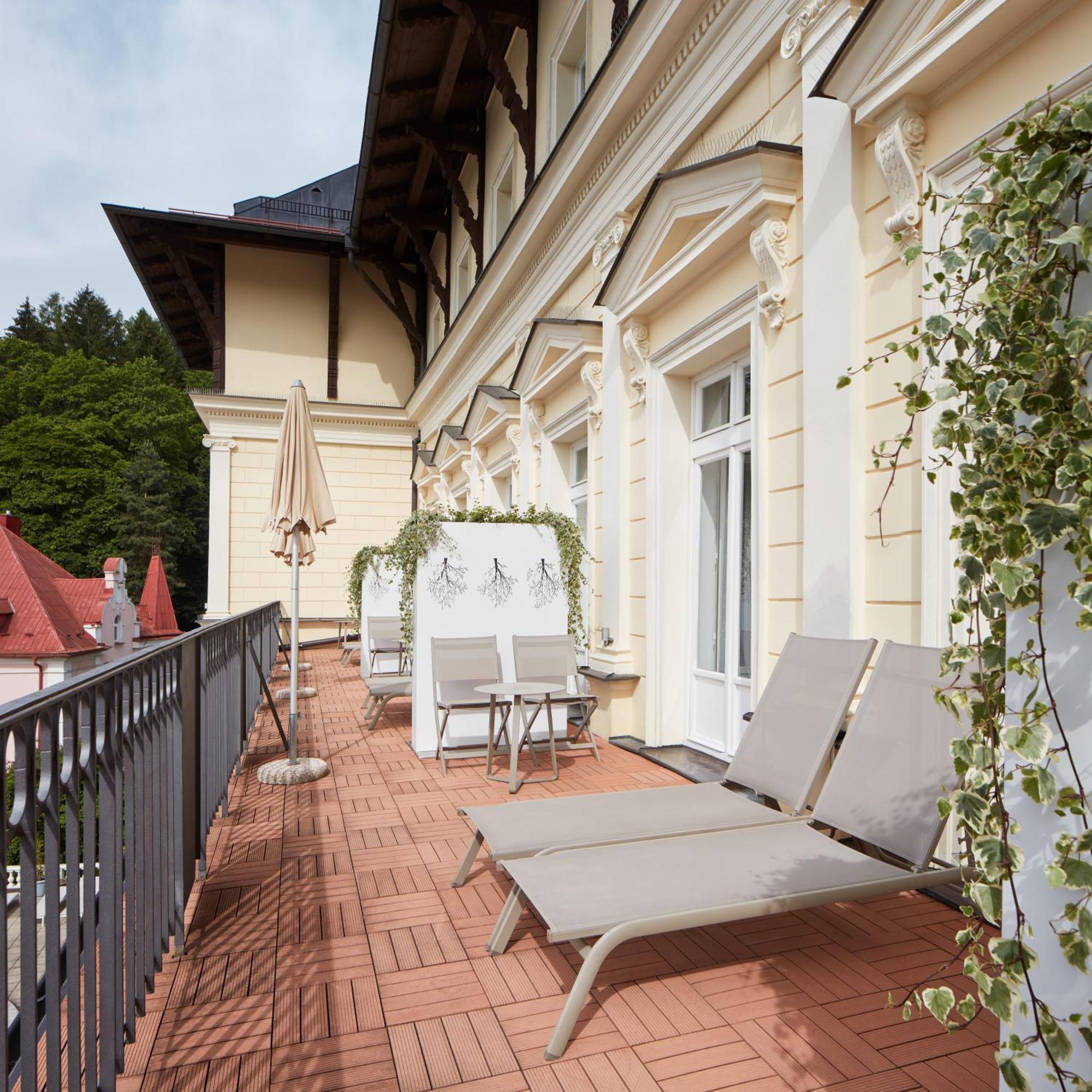 Falkensteiner Spa Resort Marianske Lazne Exterior foto The terrace