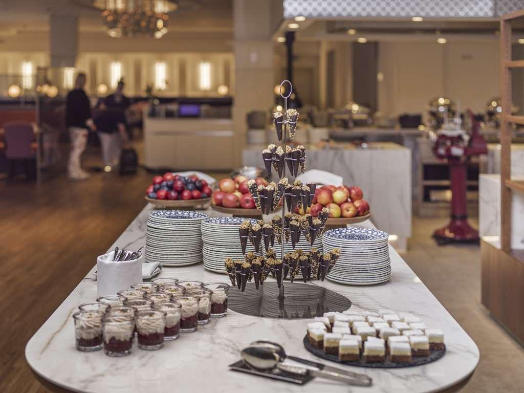 Falkensteiner Spa Resort Marianske Lazne Restaurante foto A dessert buffet