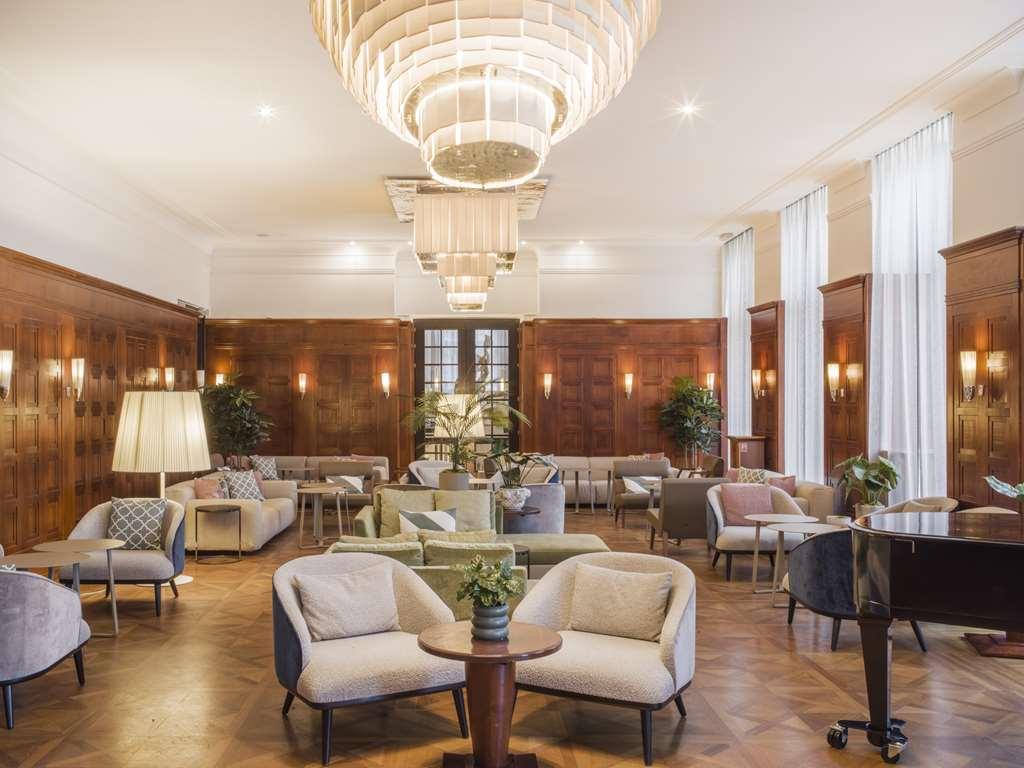 Falkensteiner Spa Resort Marianske Lazne Restaurante foto The interior of the hotel